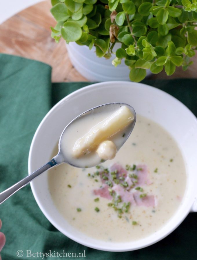 recept romige witte aspergesoep kookvideo © Bettyskitchen.nl