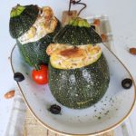 Gevulde bol courgette met ricotta en amandelen