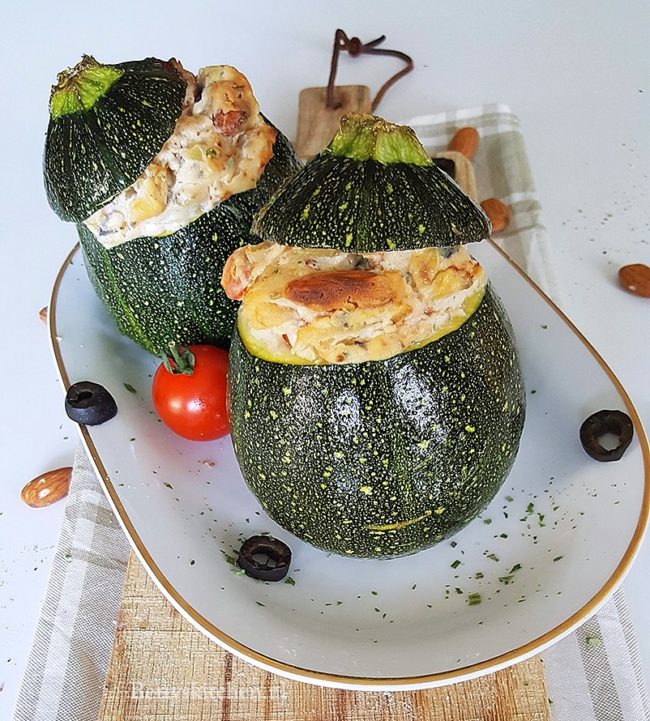 10x vegetarische hoofdgerechten voor kerst - Gevulde bol courgette met ricotta en amandelen