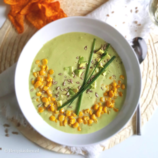 Avocadosoep met mais vegetarisch recept glutenvrij © bettyskitchen.nl