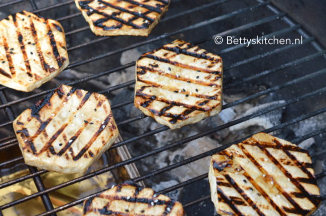 recept vegetarische knolselderij burgers barbecue © Betty's Kitchen