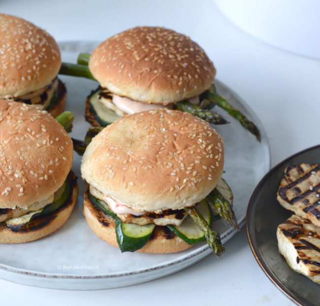 recept vegetarische knolselderij burgers barbecue © Betty's Kitchen
