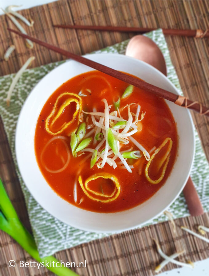 recept chinese tomatensoep met omelet rolletjes © bettyskitchen.nl