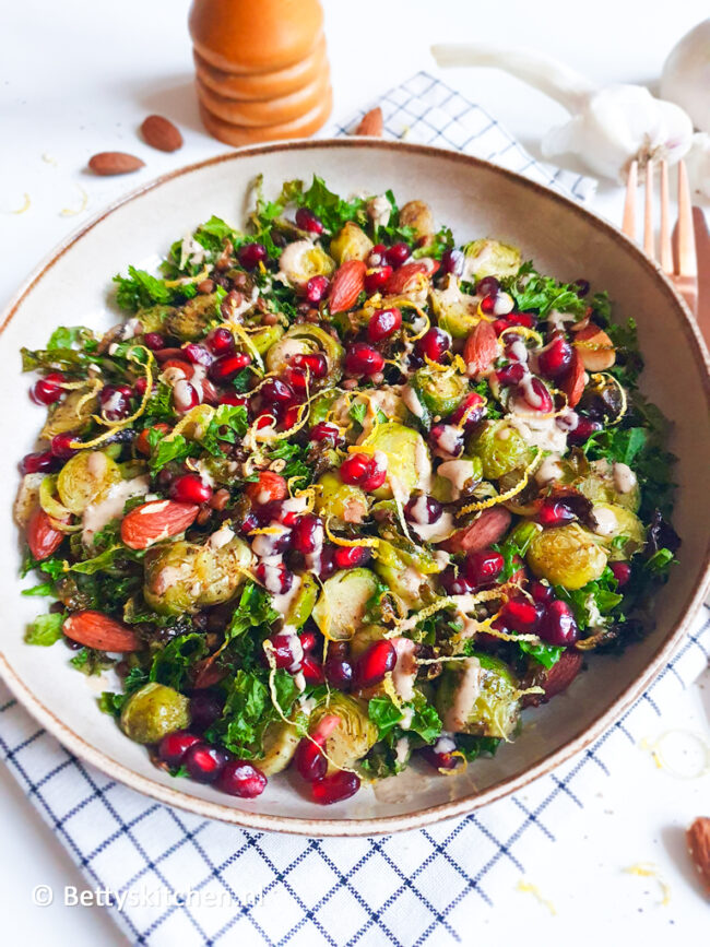 recept geroosterde spruitjessalade met tahindressing
