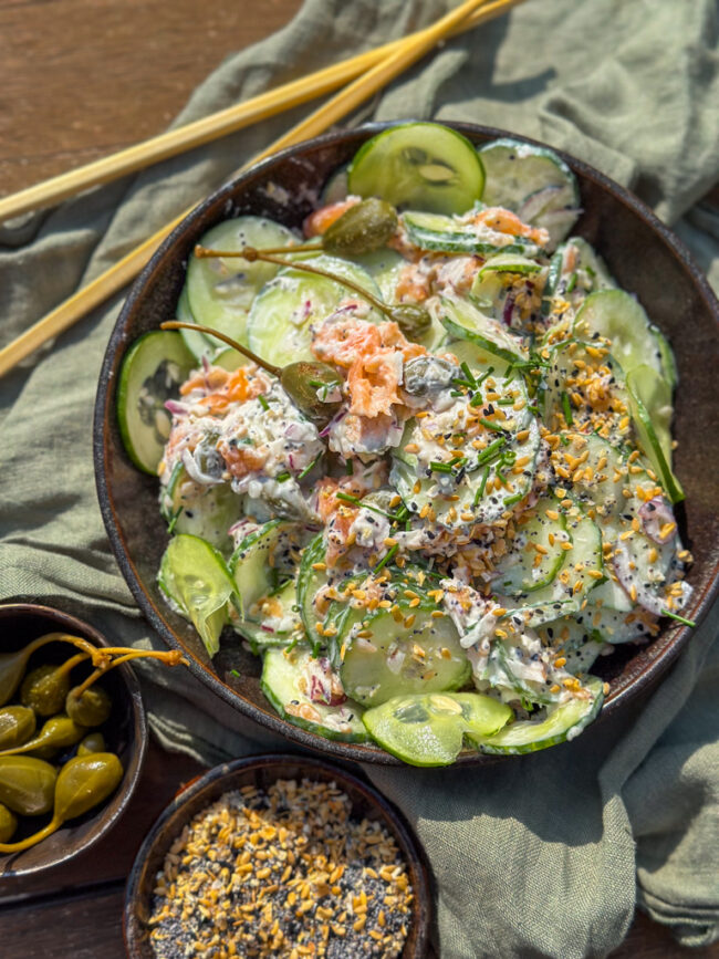 recept viral komkommer salade met gerookte zalm en roomkaas © bettyskitchen.nl